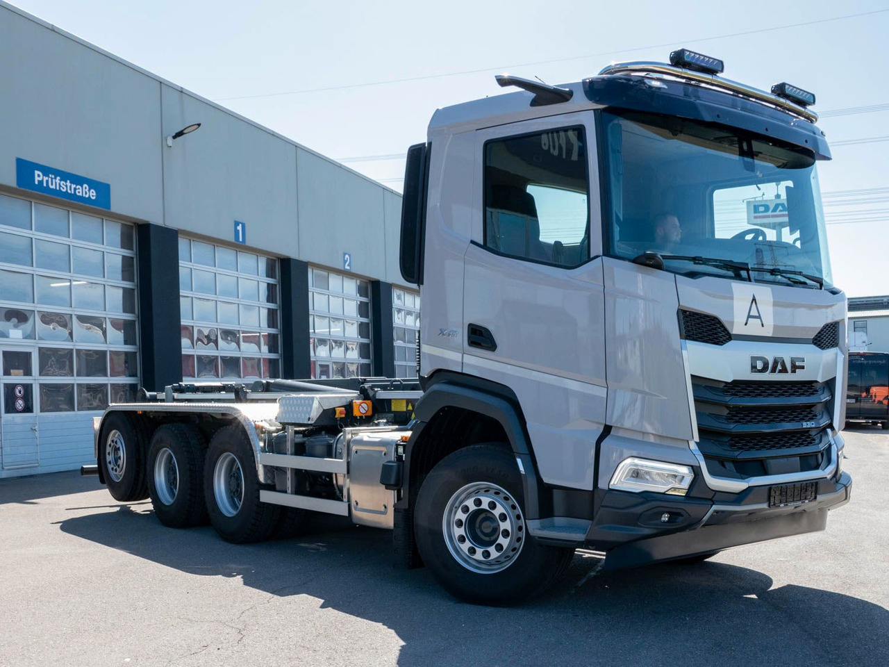 DAF XF 530 FAW mit VDL Abrollkipper DAF XF 530 FAW mit VDL Abrollkipper - Hook lift truck: picture 2 DAF XF 530 FAW mit VDL Abrollkipper DAF XF 530 FAW mit VDL Abrollkipper - Hook lift truck: picture 2