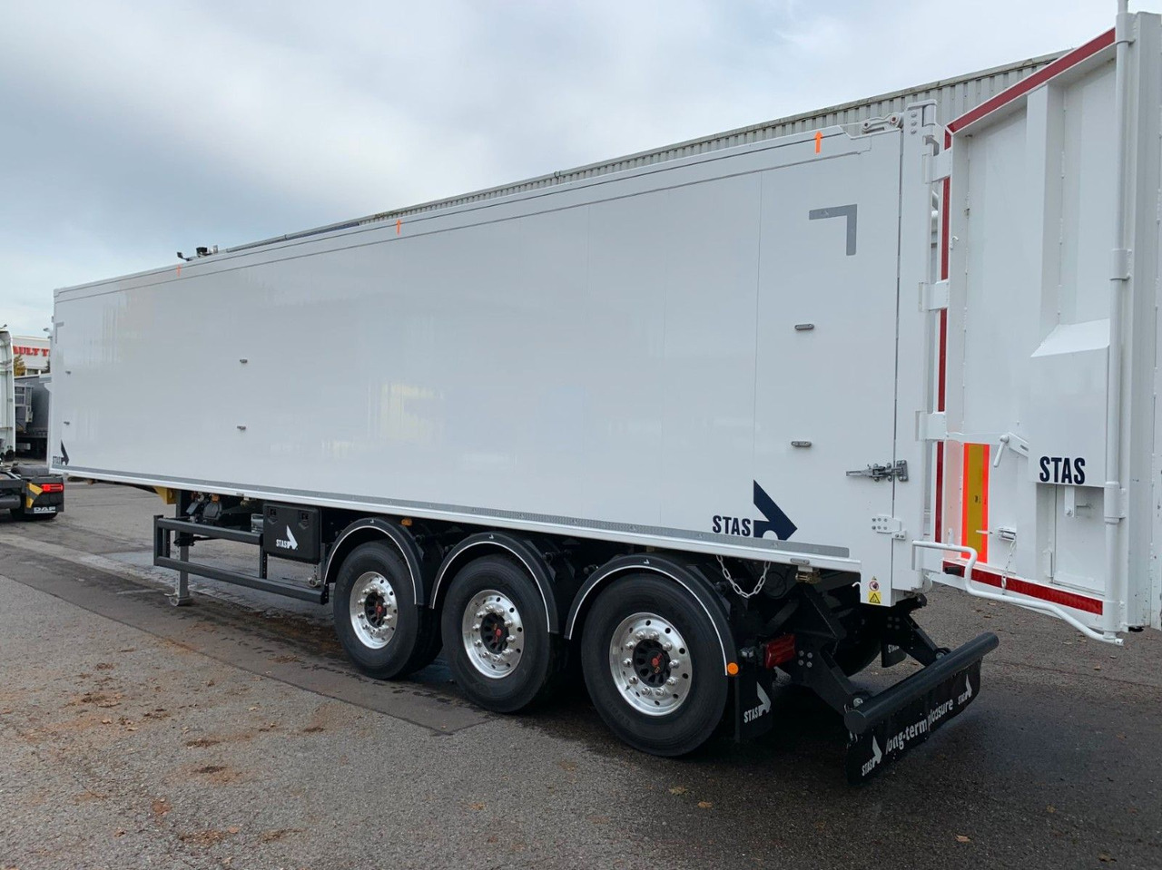 Stas agroSTAR 56,1 cbm Kippsattelauflieger Stas agroSTAR 56,1 cbm Kippsattelauflieger - Tipper semi-trailer: picture 5 Stas agroSTAR 56,1 cbm Kippsattelauflieger Stas agroSTAR 56,1 cbm Kippsattelauflieger - Tipper semi-trailer: picture 5