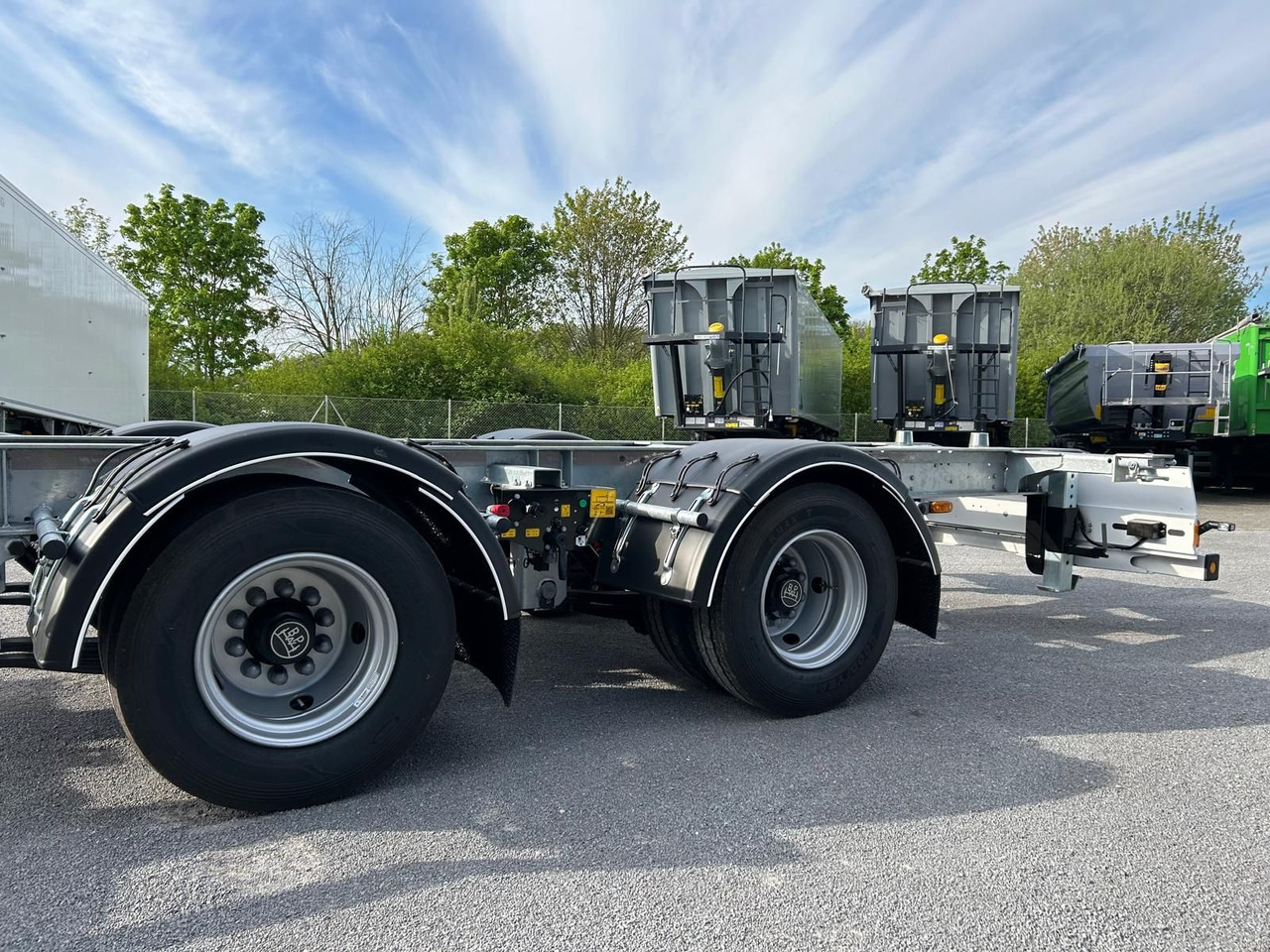 Wielton BDF Anhänger VOLUME Abstellhöhe 920-1020 mm Wielton BDF Anhänger VOLUME Abstellhöhe 920-1020 mm - Container transporter/ Swap body trailer: picture 4 Wielton BDF Anhänger VOLUME Abstellhöhe 920-1020 mm Wielton BDF Anhänger VOLUME Abstellhöhe 920-1020 mm - Container transporter/ Swap body trailer: picture 4