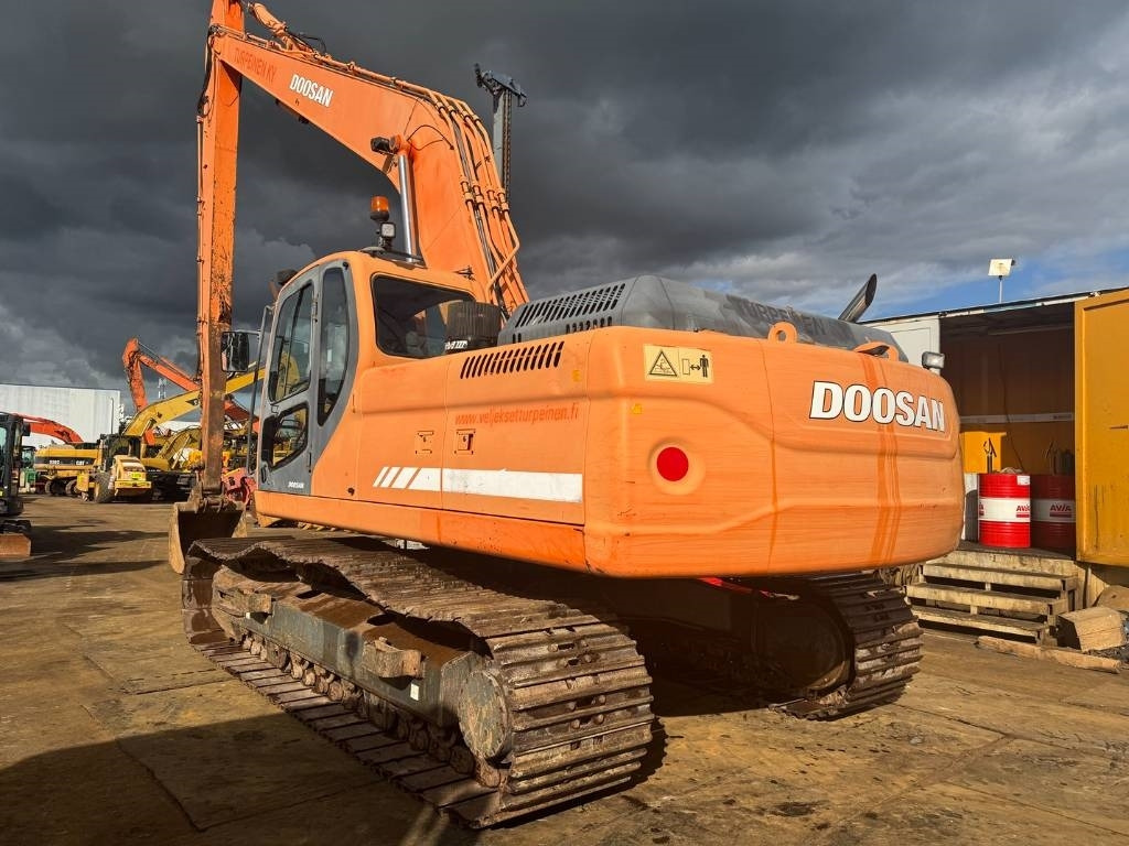 Doosan DX 300 LC ( 4.690 original hours 18M long reach ) - Excavator: picture 3 Doosan DX 300 LC ( 4.690 original hours 18M long reach ) - Excavator: picture 3