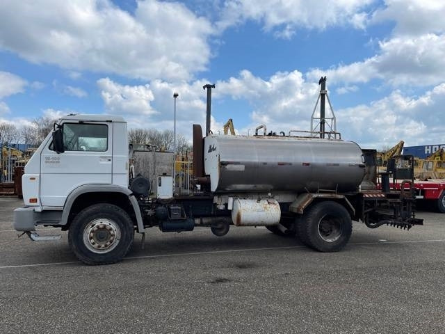 Volkswagen 15-180 - Asphalt distributor: picture 2 Volkswagen 15-180 - Asphalt distributor: picture 2