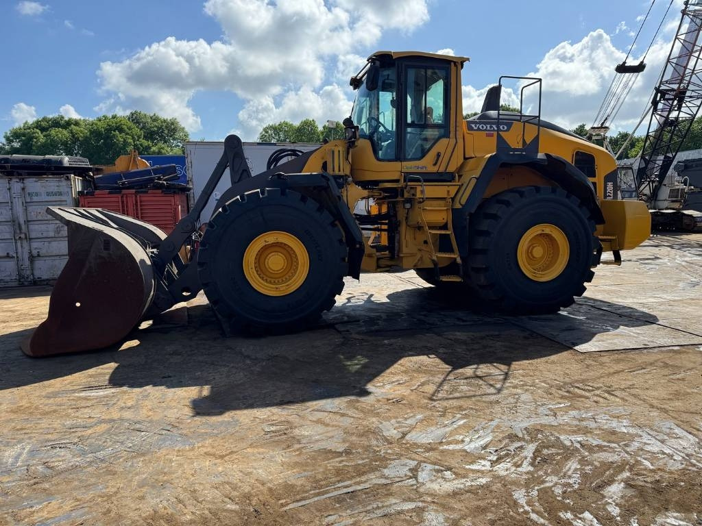 Volvo L 220 H ( WITH NEW TYRES ) - Wheel loader: picture 1 Volvo L 220 H ( WITH NEW TYRES ) - Wheel loader: picture 1