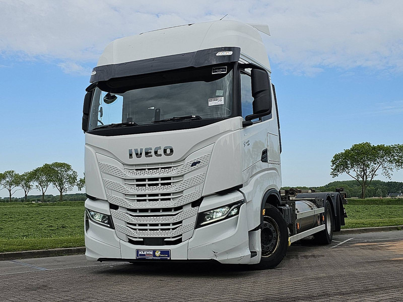 Iveco S-WAY AS260S46 LNG INT. STEERAXLE - Container transporter/ Swap body truck: picture 1 Iveco S-WAY AS260S46 LNG INT. STEERAXLE - Container transporter/ Swap body truck: picture 1