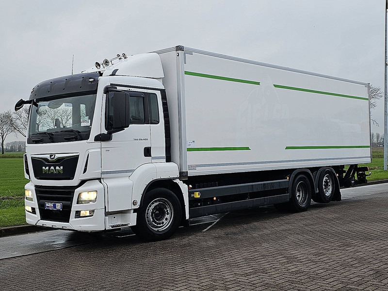MAN 26.420 TGS 6X2-4 LL LIFT ISOBOX - Box truck: picture 2 MAN 26.420 TGS 6X2-4 LL LIFT ISOBOX - Box truck: picture 2