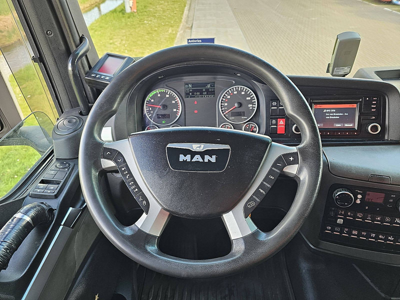 Container transporter/ Swap body truck MAN 26.440 TGX XXL 6X2-4 STEER AXLE: picture 15