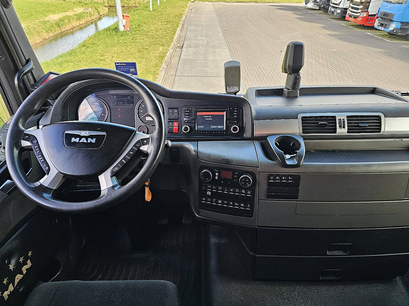 Container transporter/ Swap body truck MAN 26.440 TGX XXL 6X2-4 STEER AXLE: picture 8