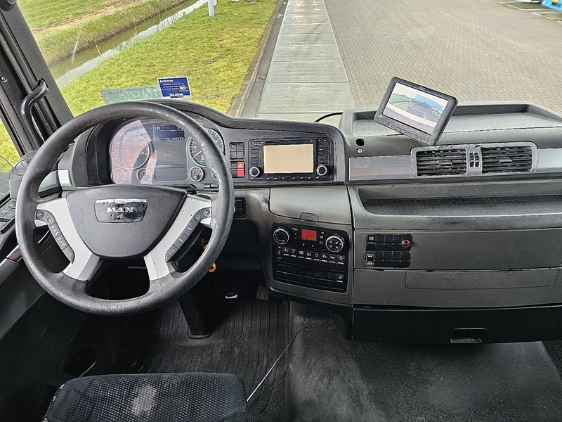 Interior photo 1: MAN 33.540 TGX 6X4 TIPPER TRACTOR on lease MAN 33.540 TGX 6X4 TIPPER TRACTOR