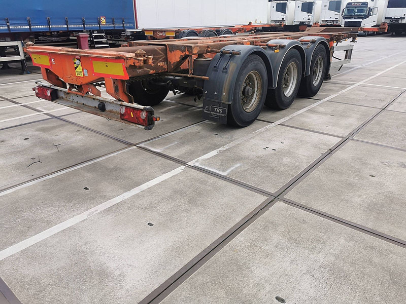 Nooteboom FT 43 03 V lift axle; BPW - Container transporter/ Swap body semi-trailer: picture 2 Nooteboom FT 43 03 V lift axle; BPW - Container transporter/ Swap body semi-trailer: picture 2