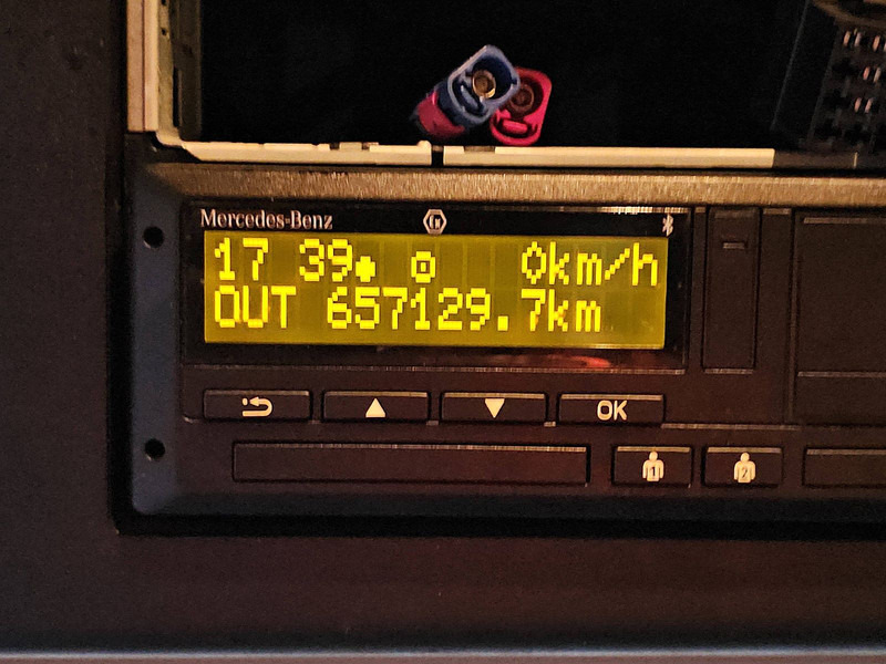 Tractor unit Mercedes-Benz ACTROS 1845 LS: picture 9