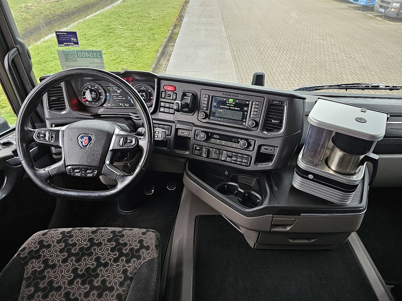 Interior photo 1: Tractor unit Scania R520 6X2 NB RETARDER