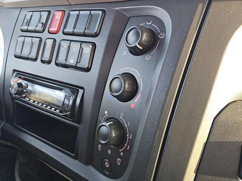 Truck DAF LF 180: picture 11