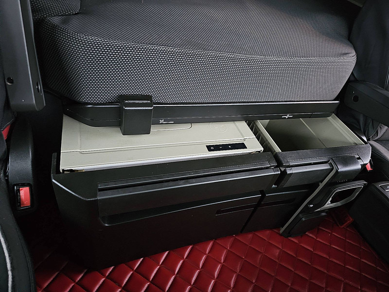 Curtainsider truck Volvo FH 500 XL 6X2 LIFT: picture 10