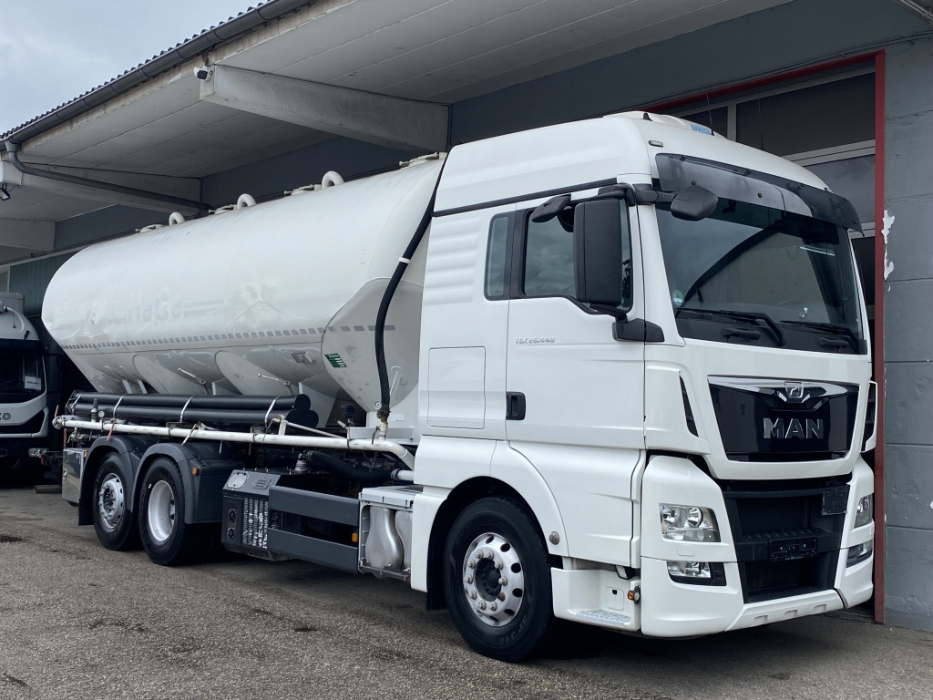 MAN TGX 26.440 E6 KlimaRetarder32m³ Silo Kompressor - Vacuum truck: picture 1 MAN TGX 26.440 E6 KlimaRetarder32m³ Silo Kompressor - Vacuum truck: picture 1