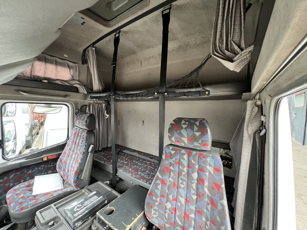 Mercedes-Benz SK 1827L Motorbremse Schlafkab Voll-Luftfederung - Curtainsider truck: picture 3 Mercedes-Benz SK 1827L Motorbremse Schlafkab Voll-Luftfederung - Curtainsider truck: picture 3