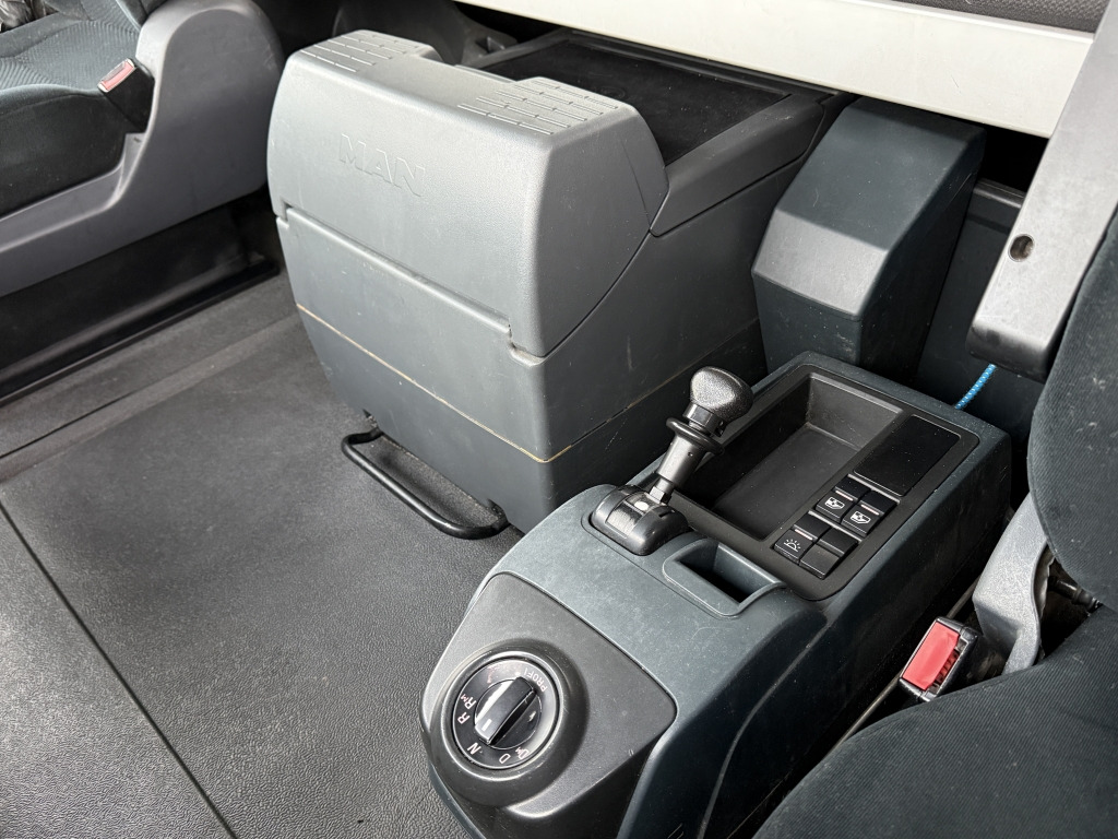 MAN TGX 18.440 XLX MEGA Klimaauto Motorbremse 2xTank - Tractor unit: picture 4 MAN TGX 18.440 XLX MEGA Klimaauto Motorbremse 2xTank - Tractor unit: picture 4