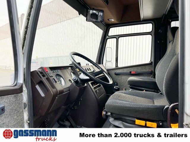 Mercedes-Benz 711 D-KA 4x2, Standklima, 11-Sitze, 2 x on stock - Box truck: picture 3 Mercedes-Benz 711 D-KA 4x2, Standklima, 11-Sitze, 2 x on stock - Box truck: picture 3