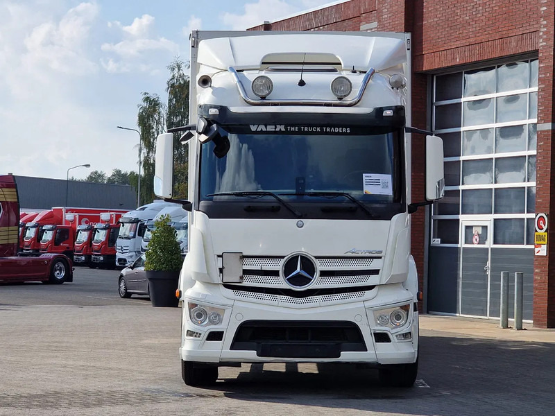 Mercedes-Benz Actros 1833 4x2 - Box with sidedoors - Loadlift - Sleeper cab - Full air - 5.80WB - Box truck: picture 2 Mercedes-Benz Actros 1833 4x2 - Box with sidedoors - Loadlift - Sleeper cab - Full air - 5.80WB - Box truck: picture 2