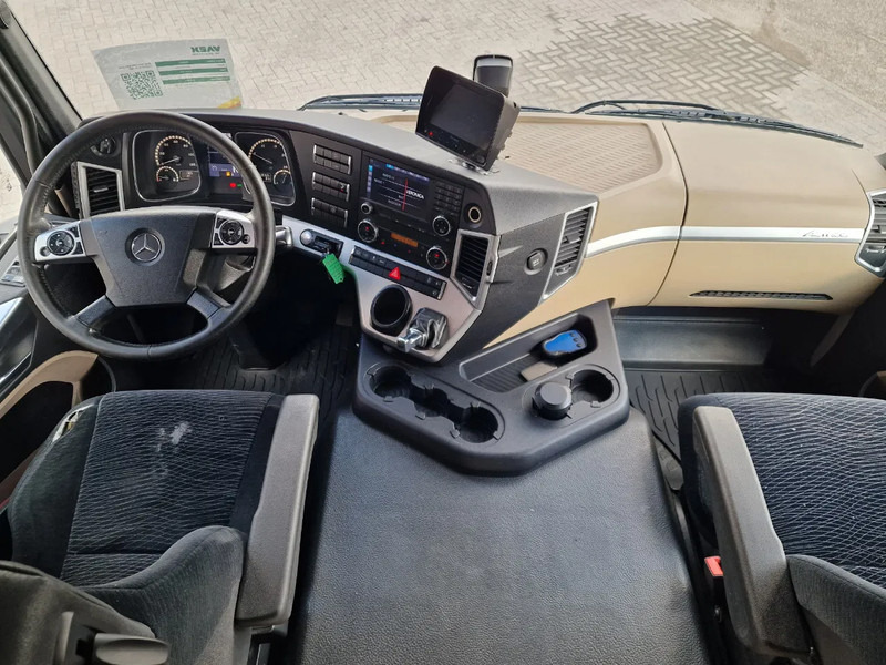 Box truck Mercedes-Benz Actros 1833 4x2 - Box with sidedoors - Loadlift - Sleeper cab - Full air - 5.80WB: picture 15