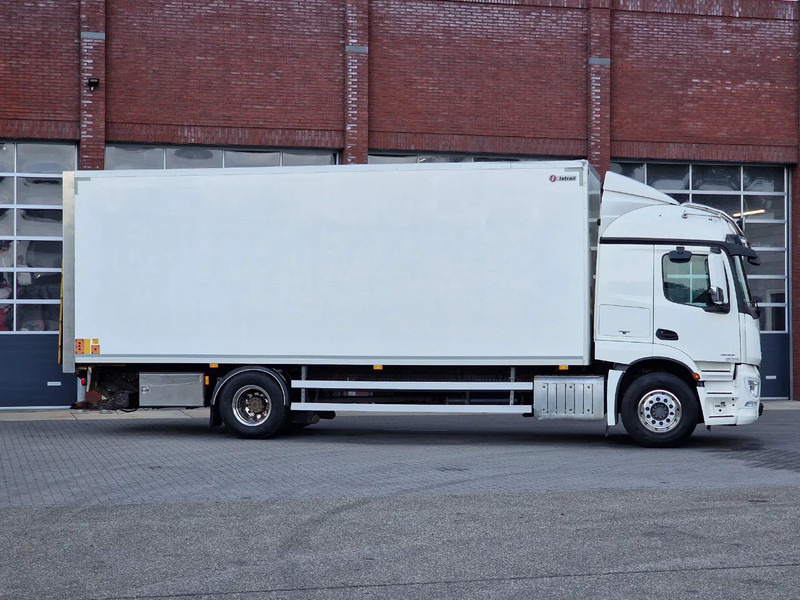 Box truck Mercedes-Benz Actros 1833 4x2 - Box with sidedoors - Loadlift - Sleeper cab - Full air - 5.80WB: picture 12