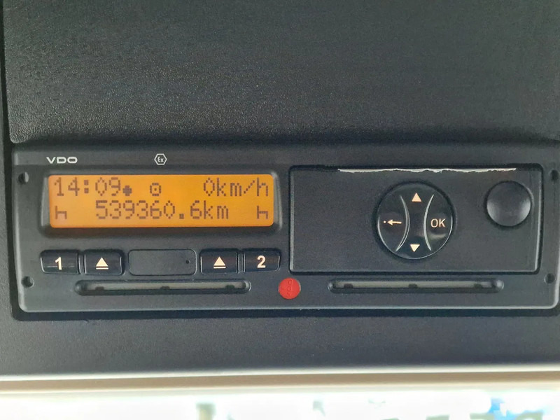 Box truck Mercedes-Benz Actros 1833 4x2 - Box with sidedoors - Loadlift - Sleeper cab - Full air - 5.80WB: picture 18
