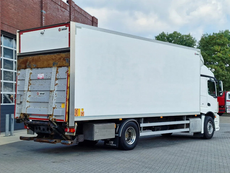 Box truck Mercedes-Benz Actros 1833 4x2 - Box with sidedoors - Loadlift - Sleeper cab - Full air - 5.80WB: picture 10