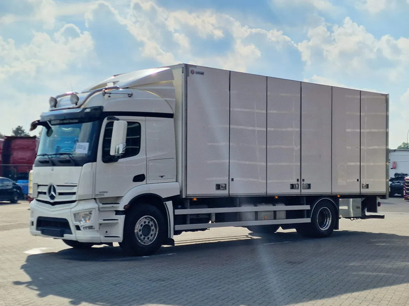 Mercedes-Benz Actros 1833 4x2 - Box with sidedoors - Loadlift - Sleeper cab - Full air - 5.80WB - Box truck: picture 3 Mercedes-Benz Actros 1833 4x2 - Box with sidedoors - Loadlift - Sleeper cab - Full air - 5.80WB - Box truck: picture 3