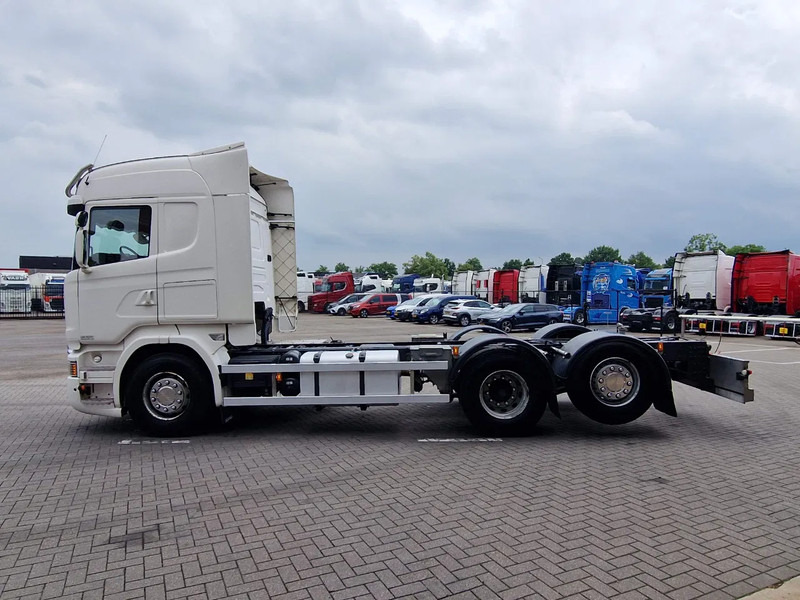 Scania R580 V8 Highline 6x2*4 - Chassis - Retarder - Steering axle - 410 WB - Custom interior - Full air - Cab chassis truck: picture 4 Scania R580 V8 Highline 6x2*4 - Chassis - Retarder - Steering axle - 410 WB - Custom interior - Full air - Cab chassis truck: picture 4