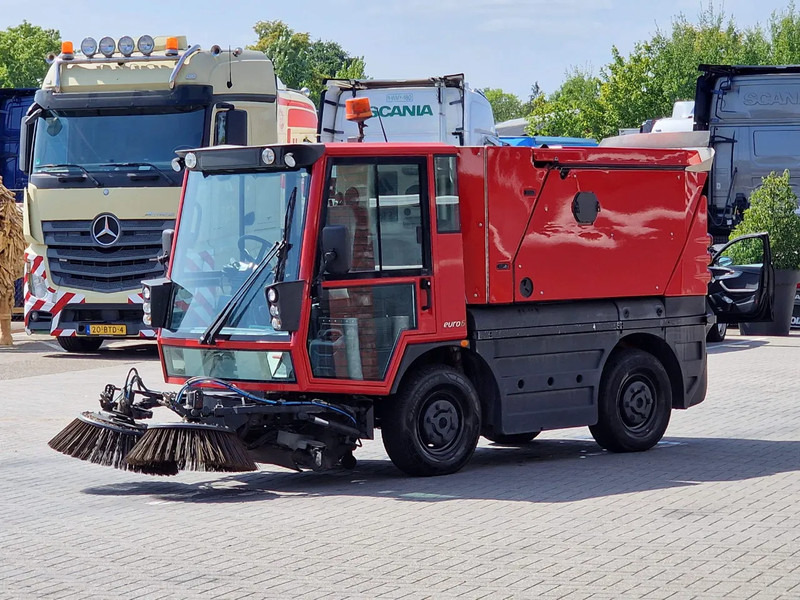 Schmidt Swingo 200 + - 4 wheel steering - Dutch Registration - Road sweeper: picture 3 Schmidt Swingo 200 + - 4 wheel steering - Dutch Registration - Road sweeper: picture 3