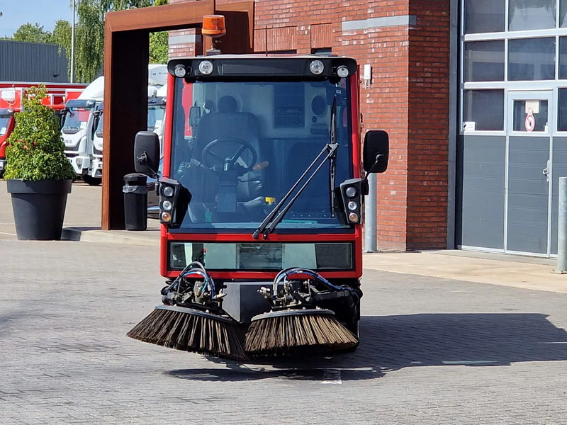 Schmidt Swingo 200 + - 4 wheel steering - Dutch Registration - Road sweeper: picture 2 Schmidt Swingo 200 + - 4 wheel steering - Dutch Registration - Road sweeper: picture 2