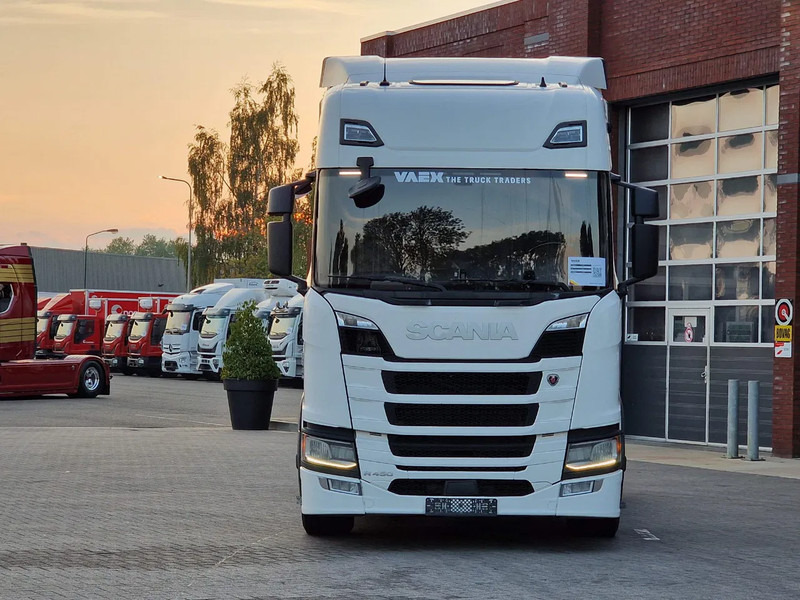 Scania R450 NGS Highline 4x2 - Retarder - Full air - Led - Navi - 2x tank - Tractor unit: picture 2 Scania R450 NGS Highline 4x2 - Retarder - Full air - Led - Navi - 2x tank - Tractor unit: picture 2
