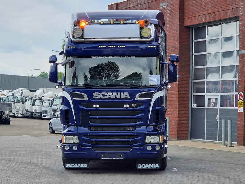 Scania R560 V8 Highline 6x2 - Show truck - Manual gearbox - 2.90 WB - PTO/Hydraulic - Double glazed - Tractor unit: picture 2 Scania R560 V8 Highline 6x2 - Show truck - Manual gearbox - 2.90 WB - PTO/Hydraulic - Double glazed - Tractor unit: picture 2