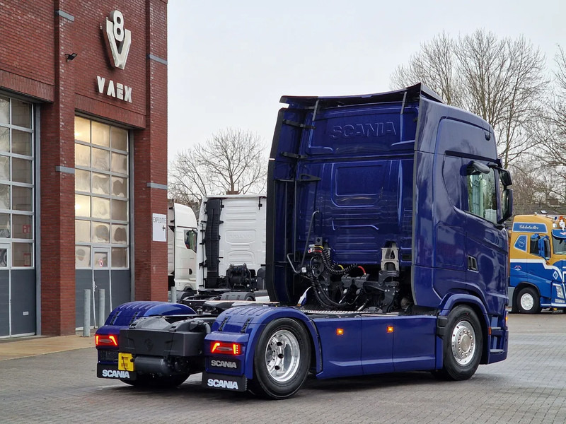 New Tractor unit Scania S560 Highline 4x2 - Full spec - Retader - Night clima - Full air - Facelift - 2x tank: picture 7 New Tractor unit Scania S560 Highline 4x2 - Full spec - Retader - Night clima - Full air - Facelift - 2x tank: picture 7