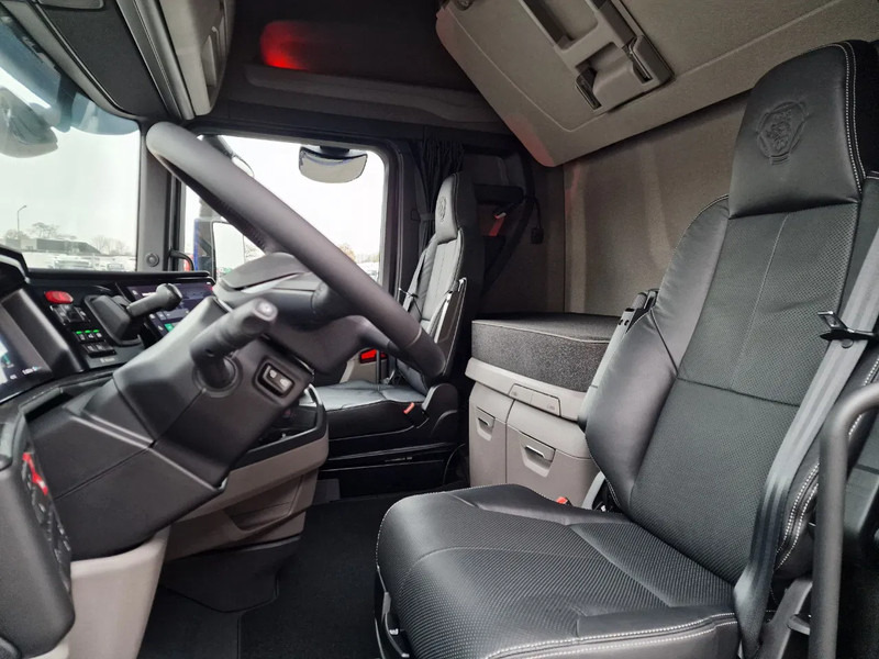 New Tractor unit Scania S560 Highline 4x2 - Full spec - Retader - Night clima - Full air - Facelift - 2x tank: picture 10 New Tractor unit Scania S560 Highline 4x2 - Full spec - Retader - Night clima - Full air - Facelift - 2x tank: picture 10