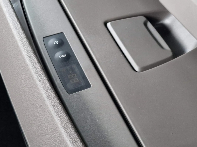 New Tractor unit Scania S560 Highline 4x2 - Full spec - Retader - Night clima - Full air - Facelift - 2x tank: picture 17 New Tractor unit Scania S560 Highline 4x2 - Full spec - Retader - Night clima - Full air - Facelift - 2x tank: picture 17