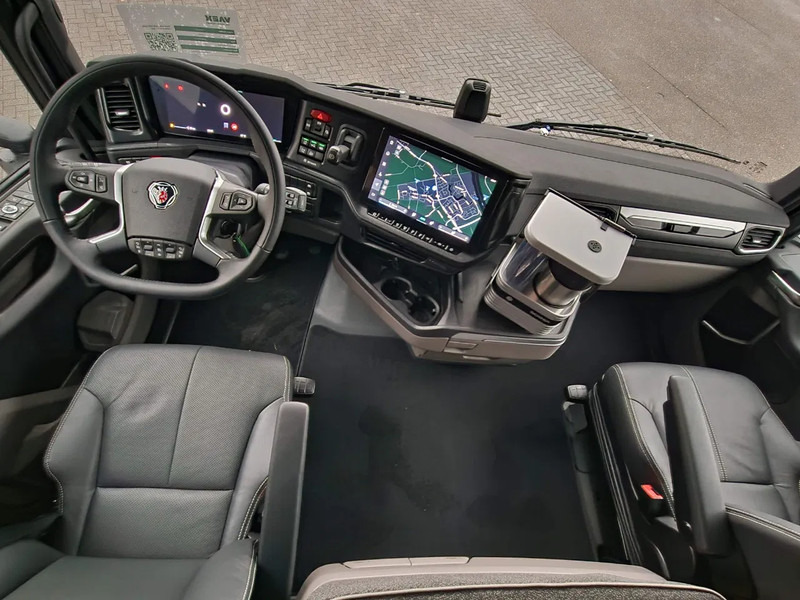 New Tractor unit Scania S560 Highline 4x2 - Full spec - Retader - Night clima - Full air - Facelift - 2x tank: picture 12 New Tractor unit Scania S560 Highline 4x2 - Full spec - Retader - Night clima - Full air - Facelift - 2x tank: picture 12