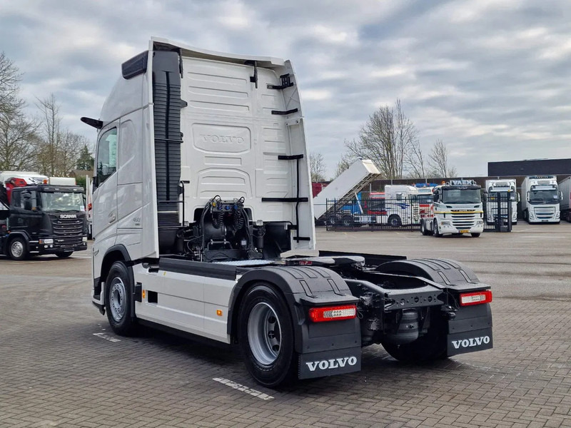 Volvo FH 13.500 Aero Globetrotter XL 4x2 - I Save - I parkcool - 2x tank - Mirror cams - Tractor unit: picture 5 Volvo FH 13.500 Aero Globetrotter XL 4x2 - I Save - I parkcool - 2x tank - Mirror cams - Tractor unit: picture 5