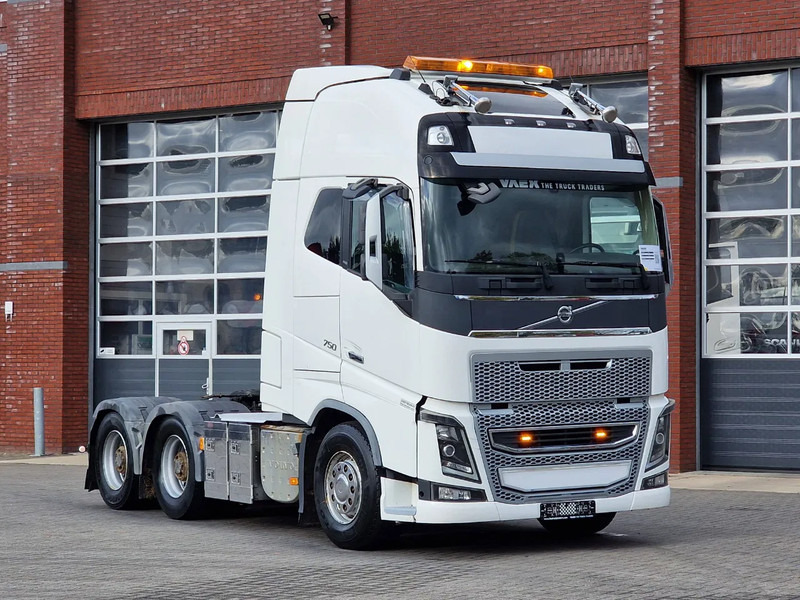 Volvo FH 16.750 Globetrotter XL 6x4 - Retarder - HUB Reduction - Low KM - Euro 5 - Tractor unit: picture 1 Volvo FH 16.750 Globetrotter XL 6x4 - Retarder - HUB Reduction - Low KM - Euro 5 - Tractor unit: picture 1
