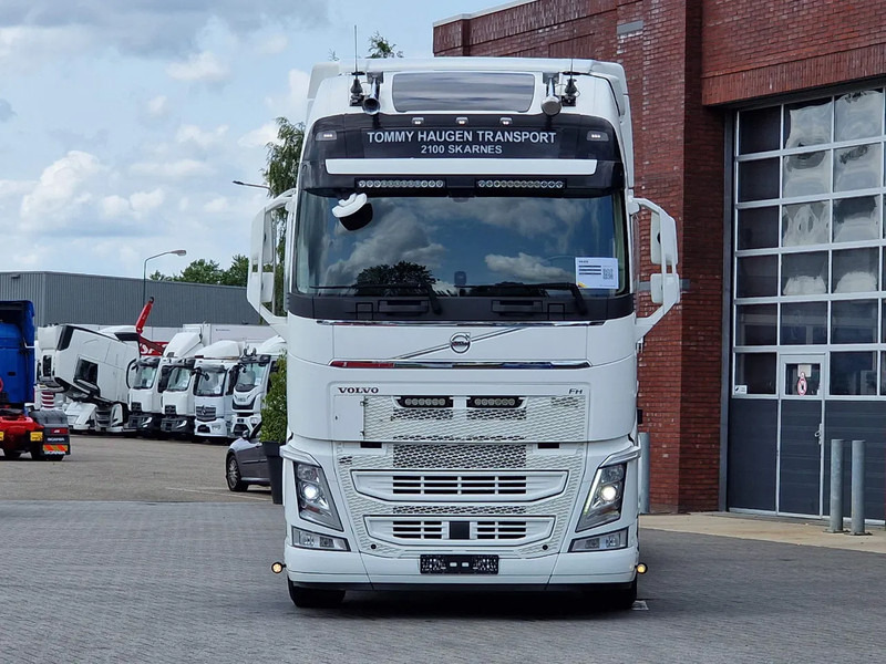 Volvo FH 13.500 Globetrotter XL 6x2 - BDF - Retarder - I parkcool - Full air - 4.90 WB - Container transporter/ Swap body truck: picture 2 Volvo FH 13.500 Globetrotter XL 6x2 - BDF - Retarder - I parkcool - Full air - 4.90 WB - Container transporter/ Swap body truck: picture 2