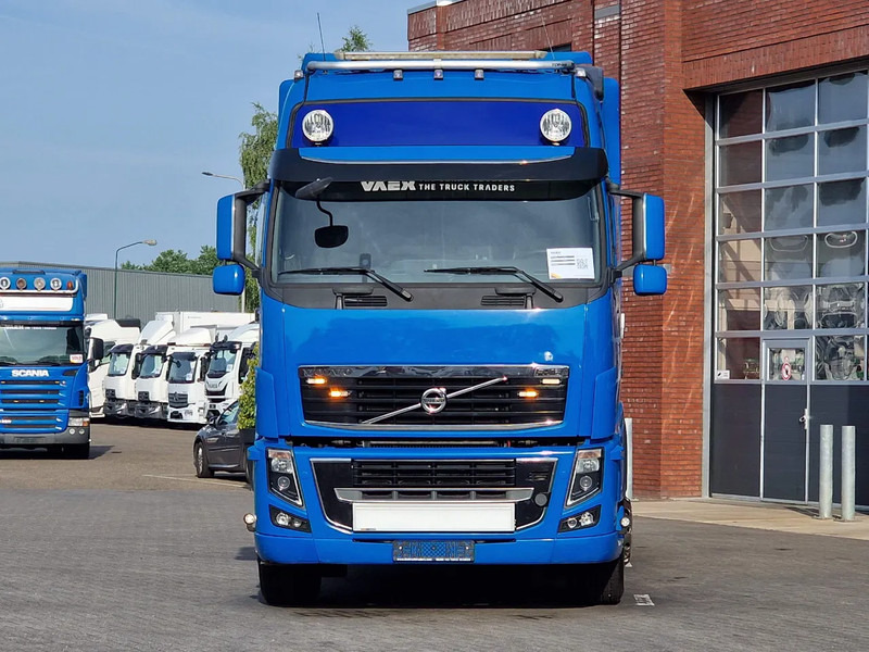 Volvo FH 16.700 Globetrotter 6x2*4 - Palfinger T20 Hook - Retarder - Steering axle - Hook lift truck: picture 4 Volvo FH 16.700 Globetrotter 6x2*4 - Palfinger T20 Hook - Retarder - Steering axle - Hook lift truck: picture 4