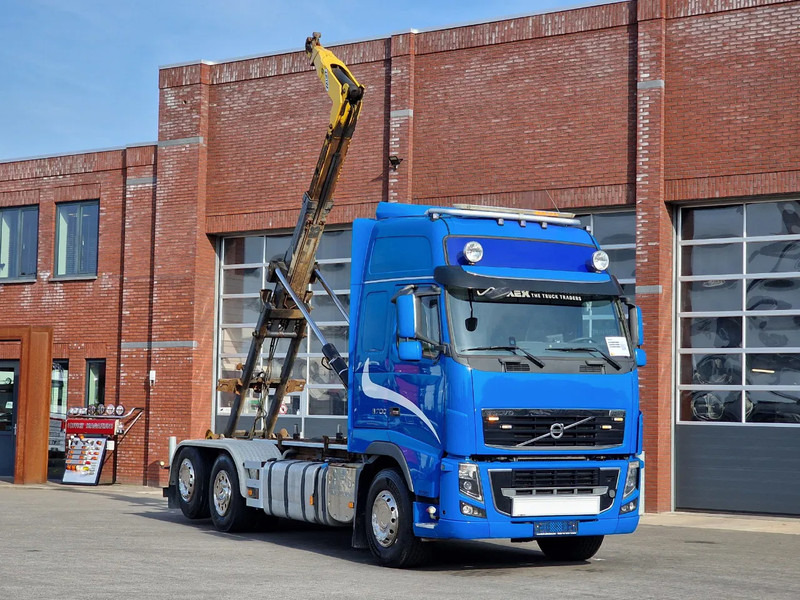 Volvo FH 16.700 Globetrotter 6x2*4 - Palfinger T20 Hook - Retarder - Steering axle - Hook lift truck: picture 1 Volvo FH 16.700 Globetrotter 6x2*4 - Palfinger T20 Hook - Retarder - Steering axle - Hook lift truck: picture 1