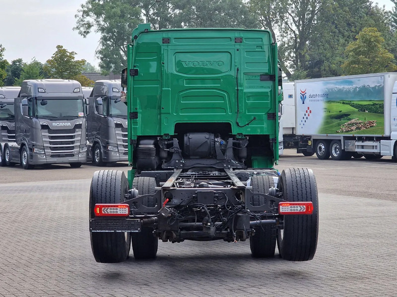Cab chassis truck Volvo FH 16.750 Lowroof 6x2*4 - Chassis - 4.30 WB - Steering axle - Retarder - Custom interior: picture 6