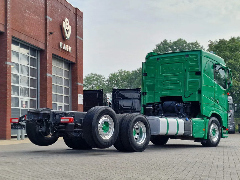 Cab chassis truck Volvo FH 16.750 Lowroof 6x2*4 - Chassis - 4.30 WB - Steering axle - Retarder - Custom interior: picture 7