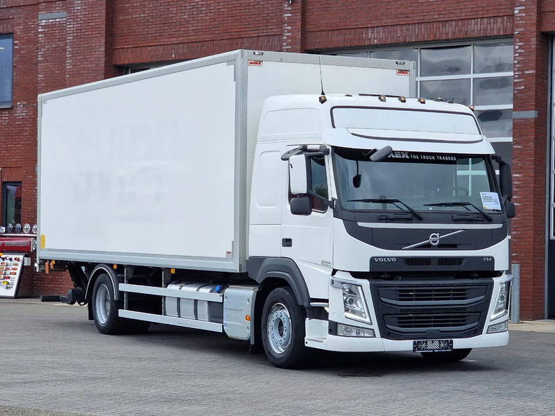 Box truck Volvo FM 330 Globetrotter 4x2 Box with sidedoors - Loadlift - Low KM - Full air: picture 1
