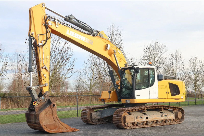 Liebherr R936 LC | HAMMER / SHEAR | LOW HOURS - Crawler excavator: picture 2 Liebherr R936 LC | HAMMER / SHEAR | LOW HOURS - Crawler excavator: picture 2