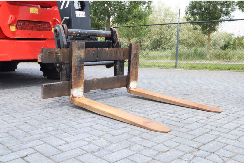 Telescopic handler Manitou MRT 2150 + S2 | REMOTE | FORKS | 3-TON WINCH: picture 13
