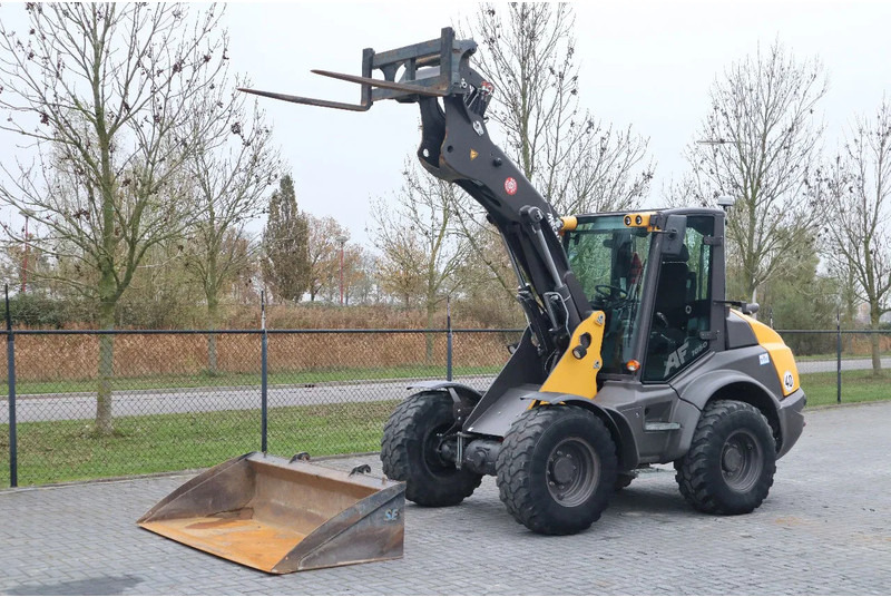 Mecalac AF 1050 | BUCKET | FORKS | HYDR. QUICK COUPLER - Wheel loader: picture 2 Mecalac AF 1050 | BUCKET | FORKS | HYDR. QUICK COUPLER - Wheel loader: picture 2