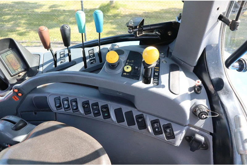 Farm tractor New Holland TS135A | 40 KM/H | 4X4 | SUPERSTEER: picture 20