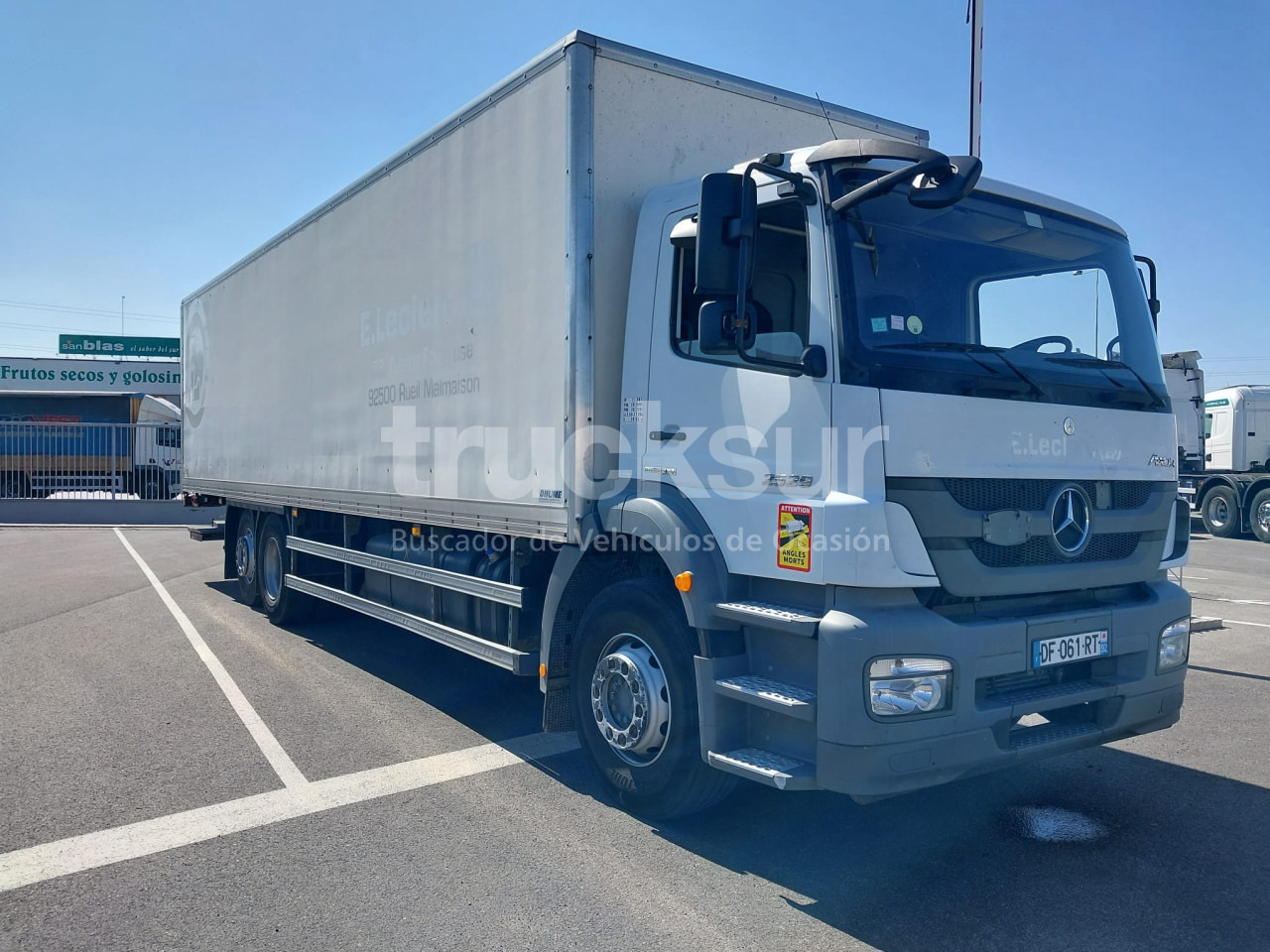 MERCEDES AXOR 2529 ejes 6x2*4 - Box truck: picture 2 MERCEDES AXOR 2529 ejes 6x2*4 - Box truck: picture 2