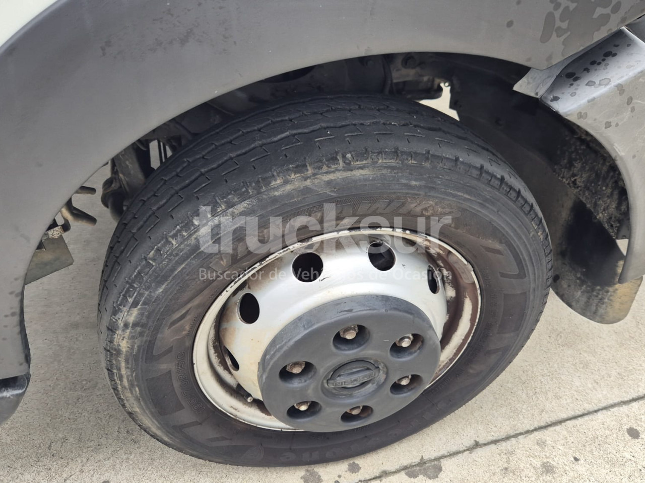 Cab chassis truck NISSAN NT 400: picture 16