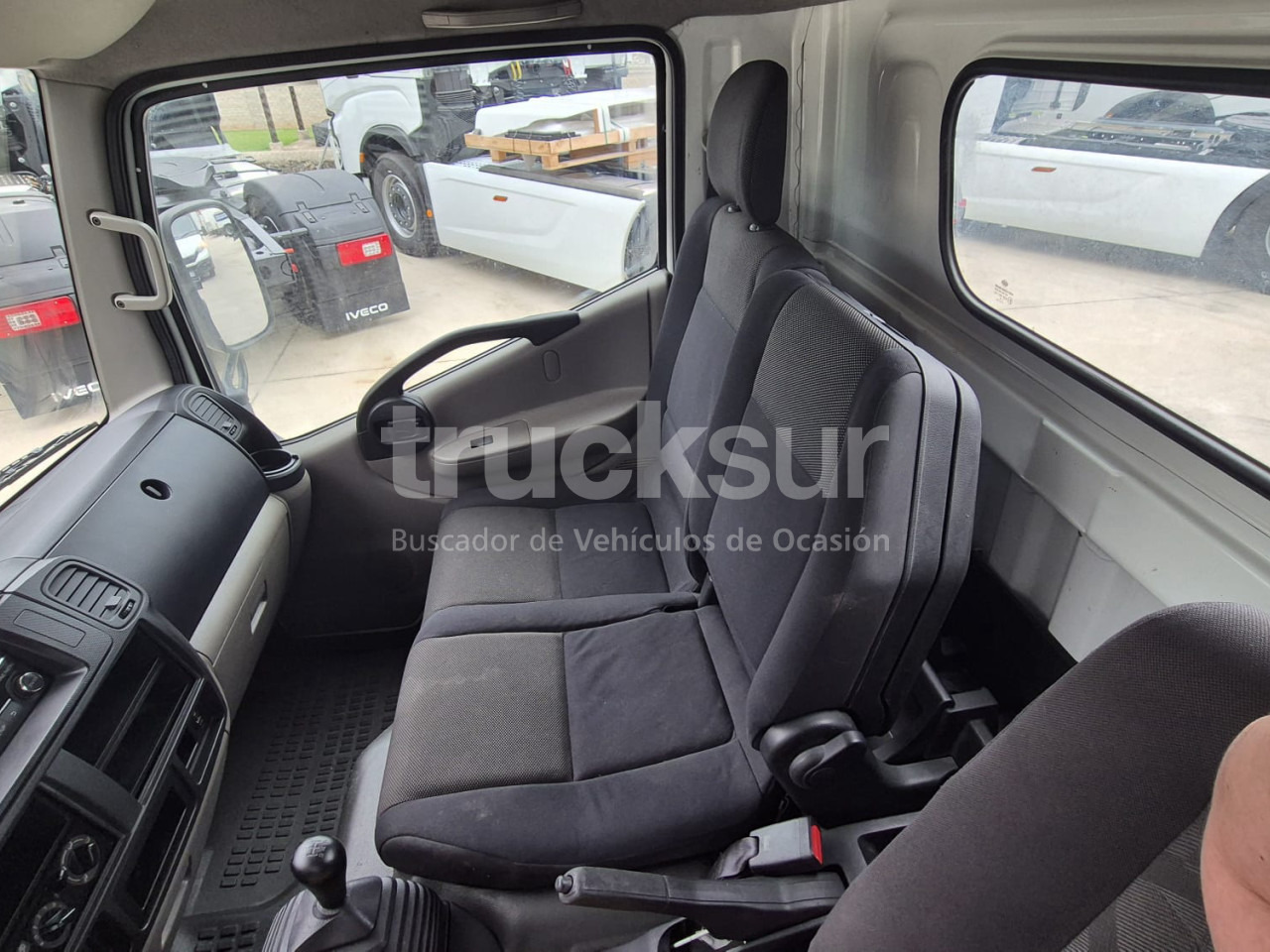 Cab chassis truck NISSAN NT 400: picture 11